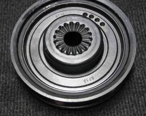Audi Q3 8U Crankshaft pulley 04C105243D