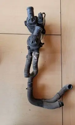 Volkswagen PASSAT B6 Engine coolant pipe/hose 03L121116C
