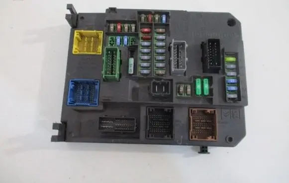 Peugeot 508 Central body control module 9806687980