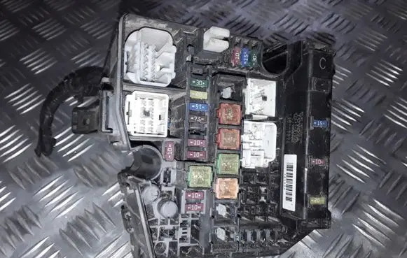 Toyota Yaris Fuse module 72818502 821110DM70G 8264147020