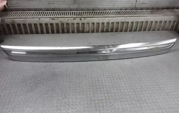 Honda FR-V Trunk door license plate light bar 