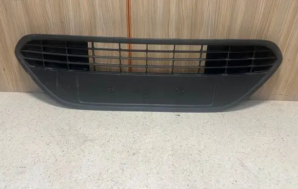 Ford Focus Front bumper lower grill 8M5117B968A