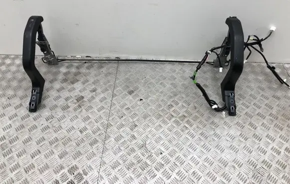 Mazda 3 III Loading door hinge set 