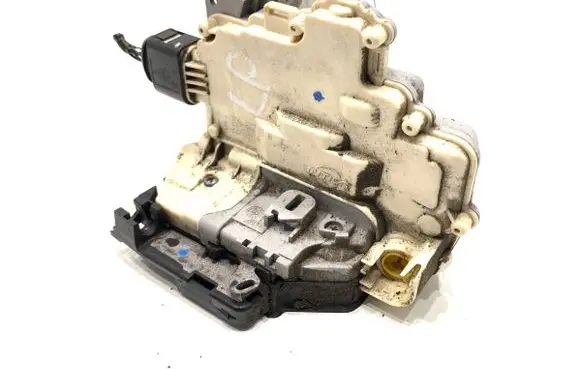 Seat Ibiza IV (6J,6P) Front door lock 3C1837015A