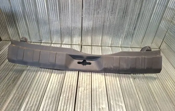 Trunk/boot sill cover protection