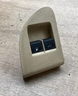 Volkswagen Touareg I Fuel tank opening switch 7L6867375C