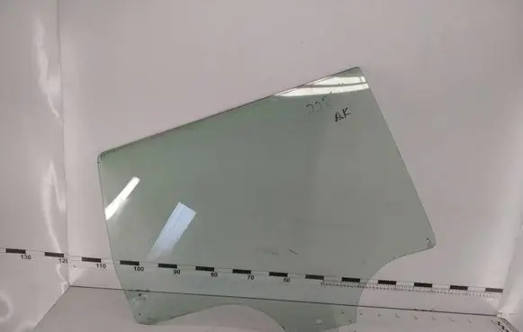 Volkswagen PASSAT B5.5 Rear door window glass 43R00081 DOT90AS2M30A