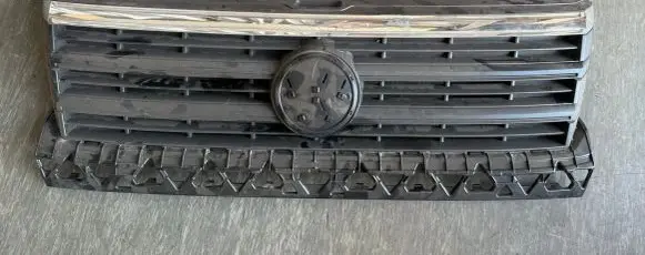 Volkswagen Crafter Front bumper upper radiator grill 7C0853653F