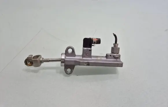 Honda CR-V Clutch master cylinder 