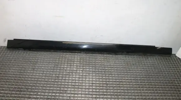 Chrysler 300C Sill 1LG56TRMAB