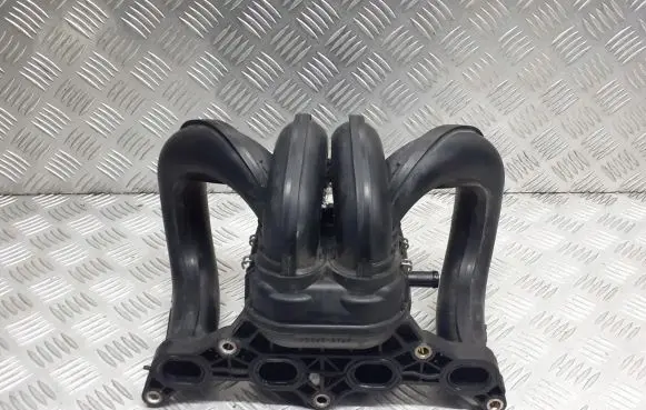 Toyota Yaris Intake manifold