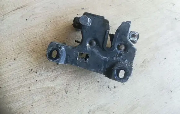 Audi A4 S4 B5 8D Engine bonnet/hood lock/catch