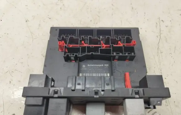 Volkswagen PASSAT B6 Comfort/convenience module 1K0937049S 00825544 F005V00496