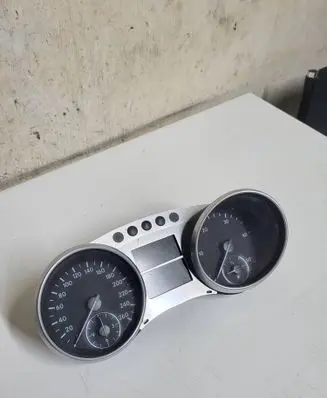 Mercedes-Benz R W251 Speedometer (instrument cluster) A2515400648 A2515402311