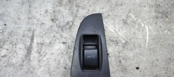 Toyota Avensis T250 Electric window control switch