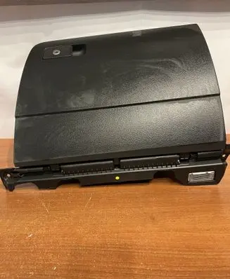 Volkswagen PASSAT B8 Glove box 09227001 D1739