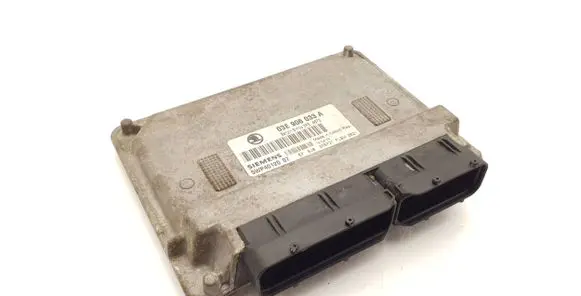 Skoda Fabia Mk1 (6Y) Engine control unit/module 03E906033A 5WP4012007 3PE4672