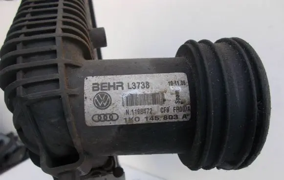 Volkswagen Golf V Intercooler radiator 1K0145803A L3738 1198472