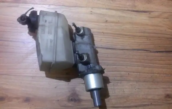 Renault Megane I Master brake cylinder 7700828034