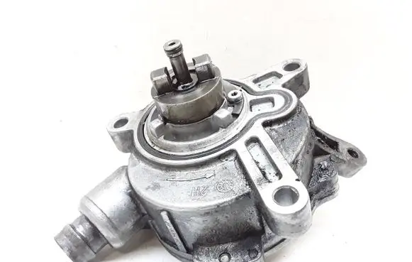 Volvo V70 Vacuum pump 08658230