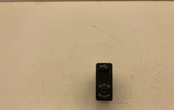 BMW 5 F10 F11 AUX in-socket connector 9237653