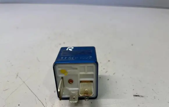 Volkswagen PASSAT B5.5 Glow plug pre-heat relay