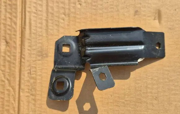 Porsche Cayenne (92A) Fender mounting bracket 95850361001 8056220792