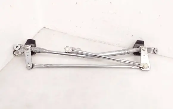 Lexus ES 300h (7th Gen) Front wiper linkage 
