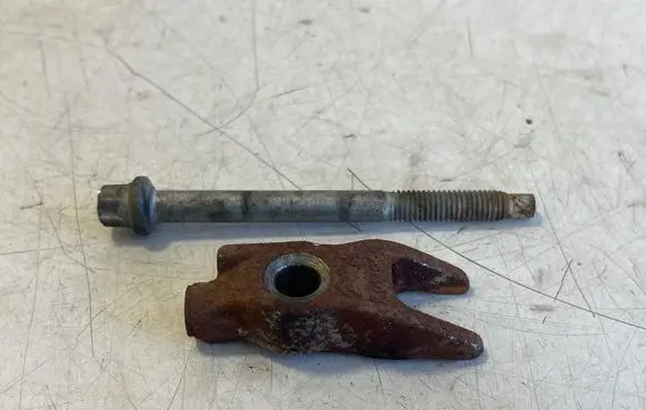 Opel Vivaro Fuel Injector clamp holder