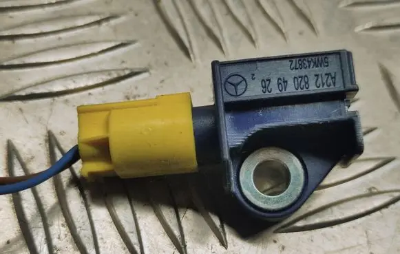 Mercedes-Benz E W212 Airbag deployment crash/impact sensor A2128204926