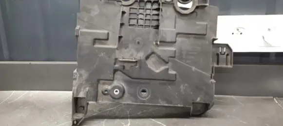Renault Clio III Battery box tray 8200314278