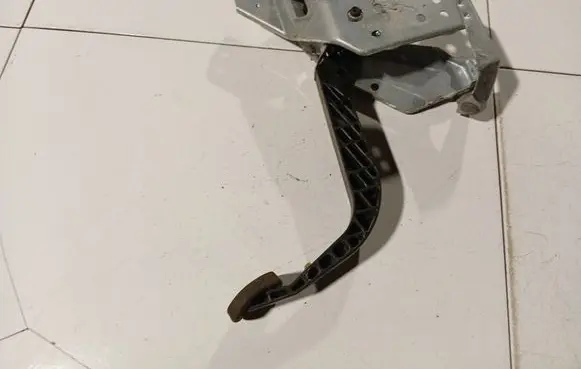 Opel Zafira A Clutch pedal 