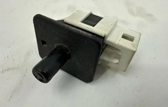 Mercedes-Benz E W211 Front door sensor coupe 2028209410