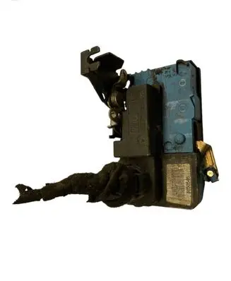 Volvo XC90 Front door lock 8650546