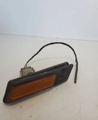 BMW 3 E36 Front fender indicator light 13780149