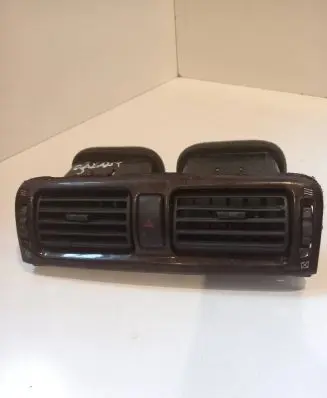 Mitsubishi Galant Dash center air vent grill MR21648803