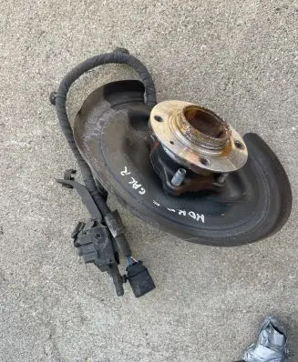 Opel Mokka B Rear wheel hub 9828723880