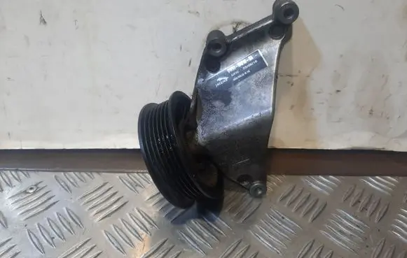 Jaguar XF Engine mounting bracket DW938A610BA