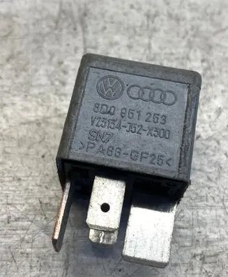 Audi A4 S4 B5 8D Other relay 8d0951253