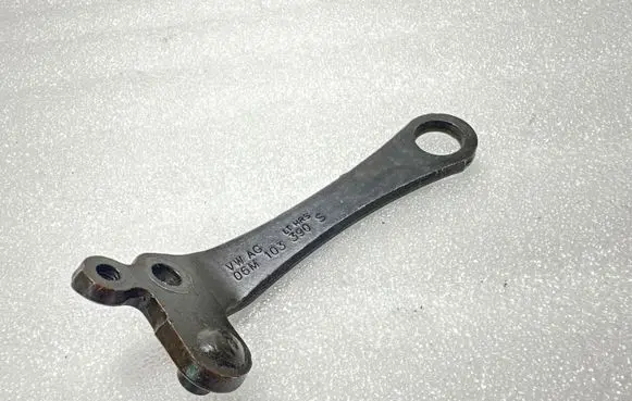 Porsche Cayenne (9Y0 9Y3) Engine mounting bracket 06M103390S