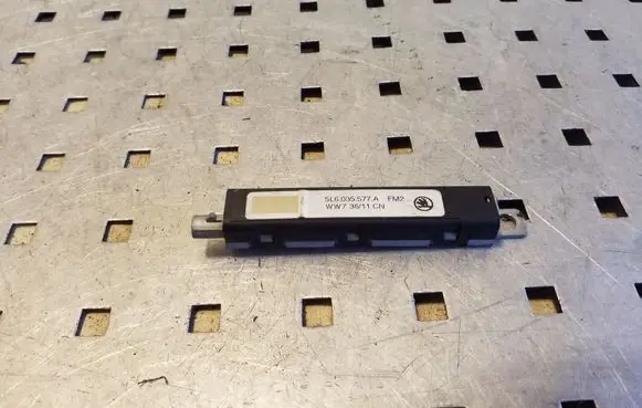 Skoda Octavia Mk2 (1Z) Aerial antenna amplifier 5L6035577A