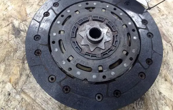 Opel Corsa D Clutch pressure plate 9223223 LUK