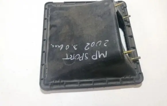 Mitsubishi Pajero Sport I Air filter box