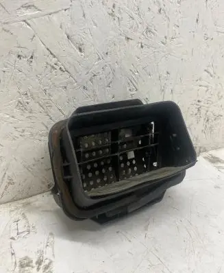 Volkswagen Multivan T4 Quarter panel pressure vent 357819465