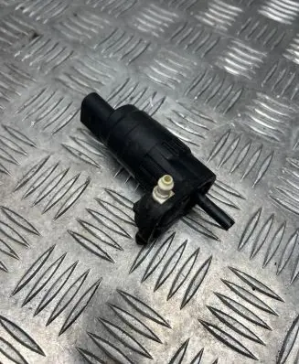 BMW X5 F15 Windscreen/windshield washer pump 7317395 173837T10