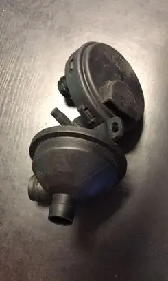 BMW 3 E46 Oil breather separator 7501566