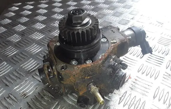 Opel Vivaro Fuel injection high pressure pump 167005114R HMLGT4813R