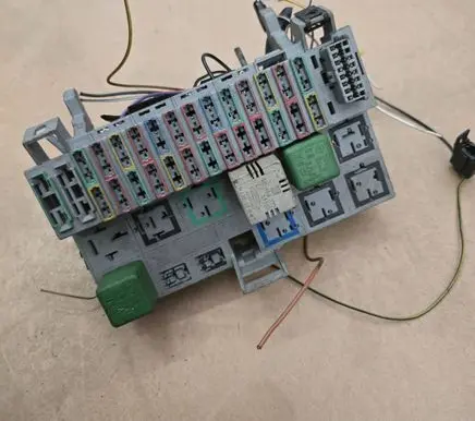 Opel Corsa B Fuse box set 90483952 008065444