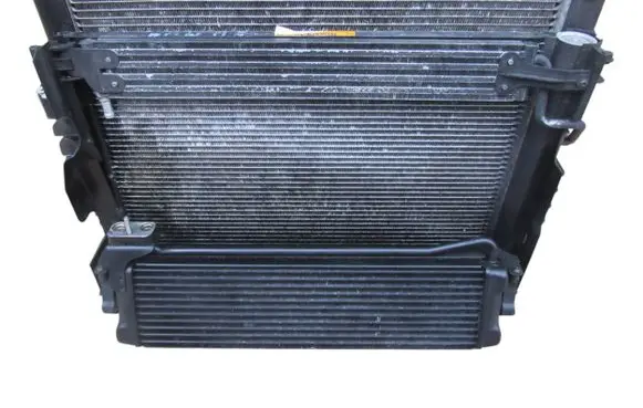 BMW M5 Radiator set 17112282732 2282732 8MO376756