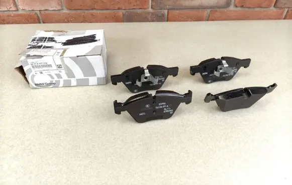 BMW 3 E90 E91 Brake pads (front) 6777772
